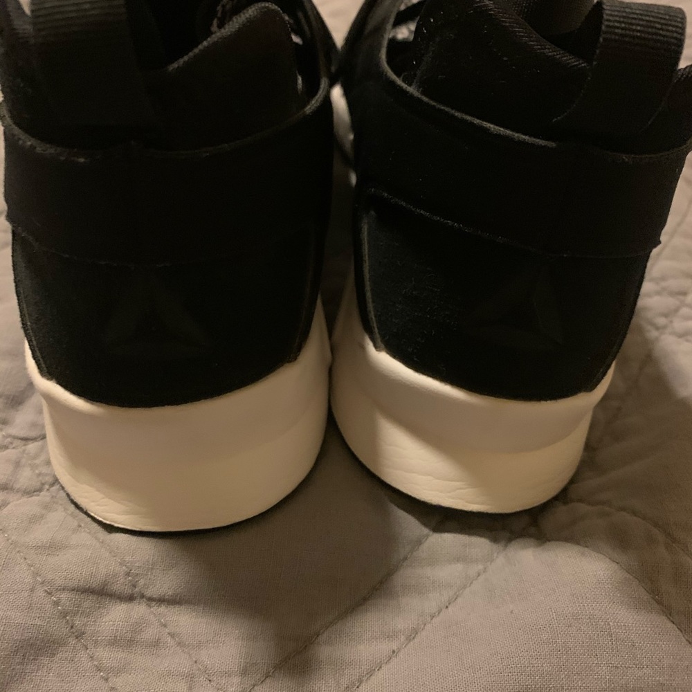 Women’s Reebok Slips - Picture 4 of 5